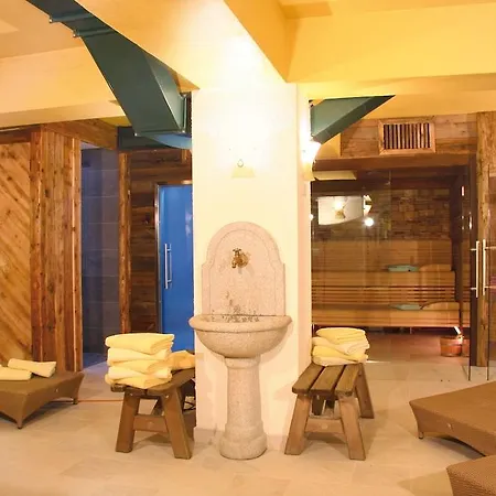 Hotel Dolomiti Schloss Canazei