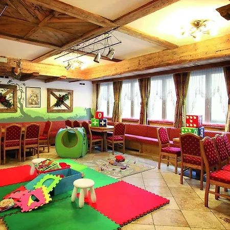Hotel Dolomiti Schloss Canazei